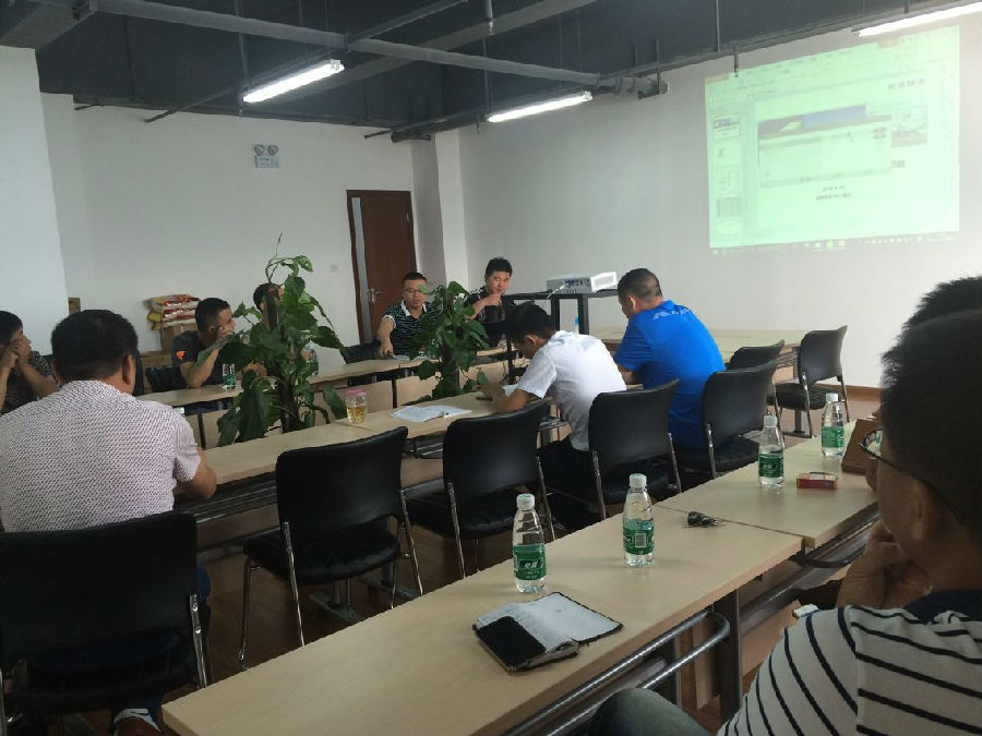 西南大区成都业务中心安全形势分析会.jpg