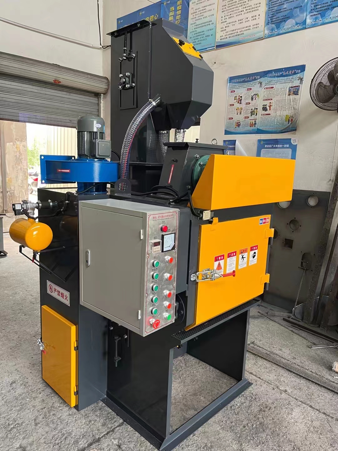 Q324履帶式拋丸機(jī)