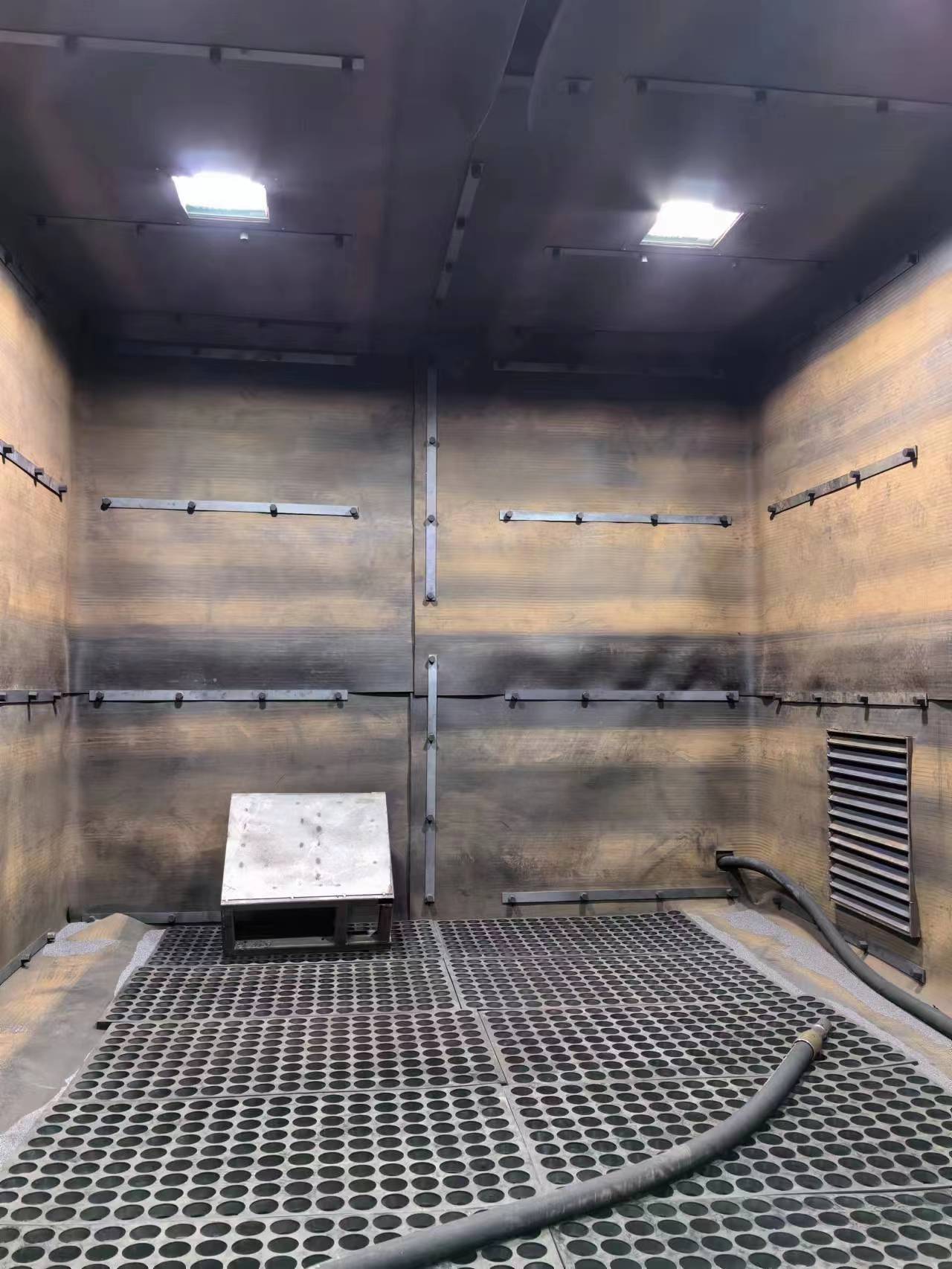 自動(dòng)噴砂房